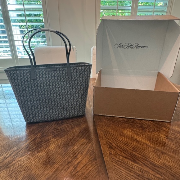 Ever-Ready Basketweave Print Tote Bag by Tory Burch - Picture 4 of 6